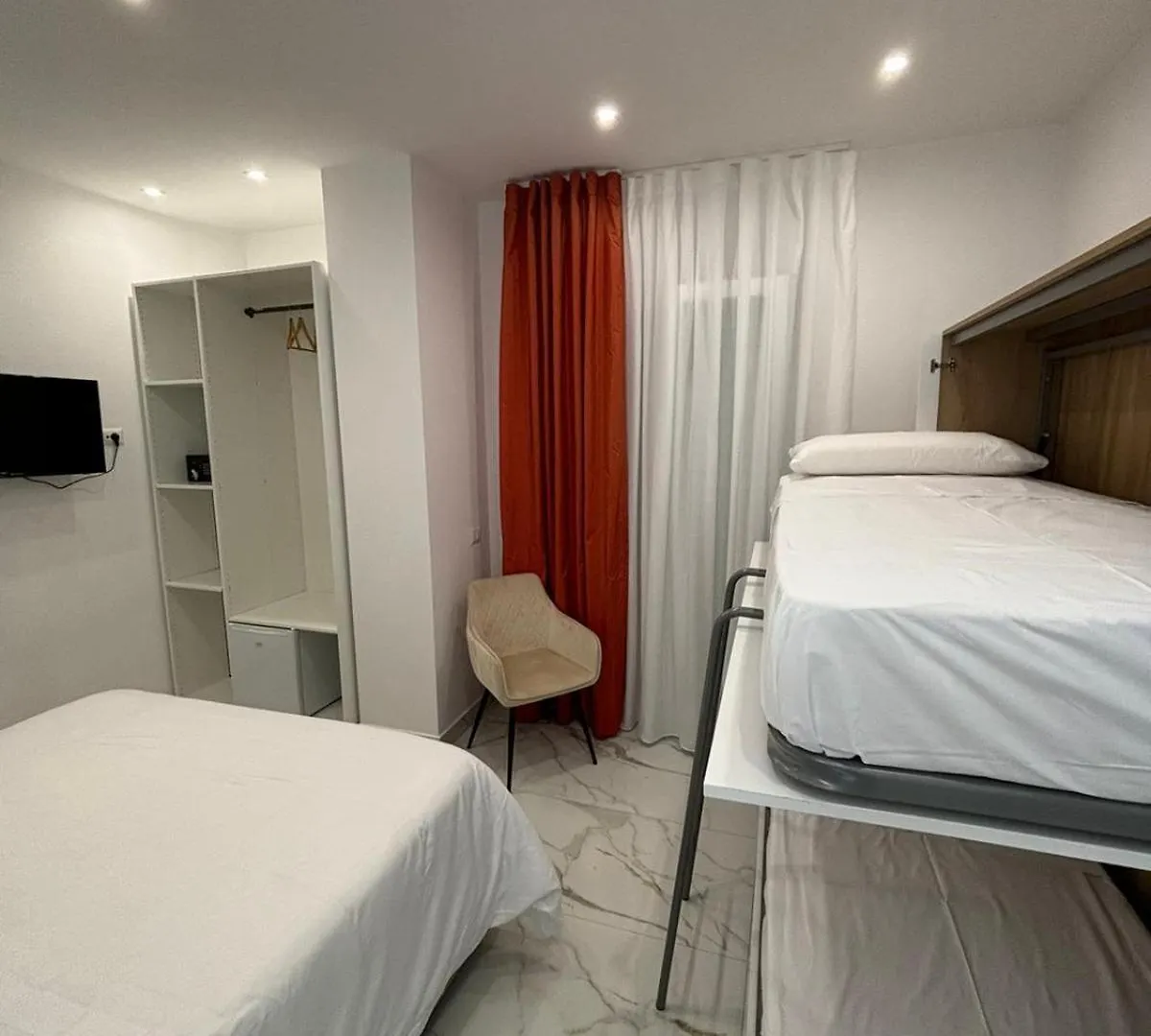 Savior Deluxe Rooms Naples