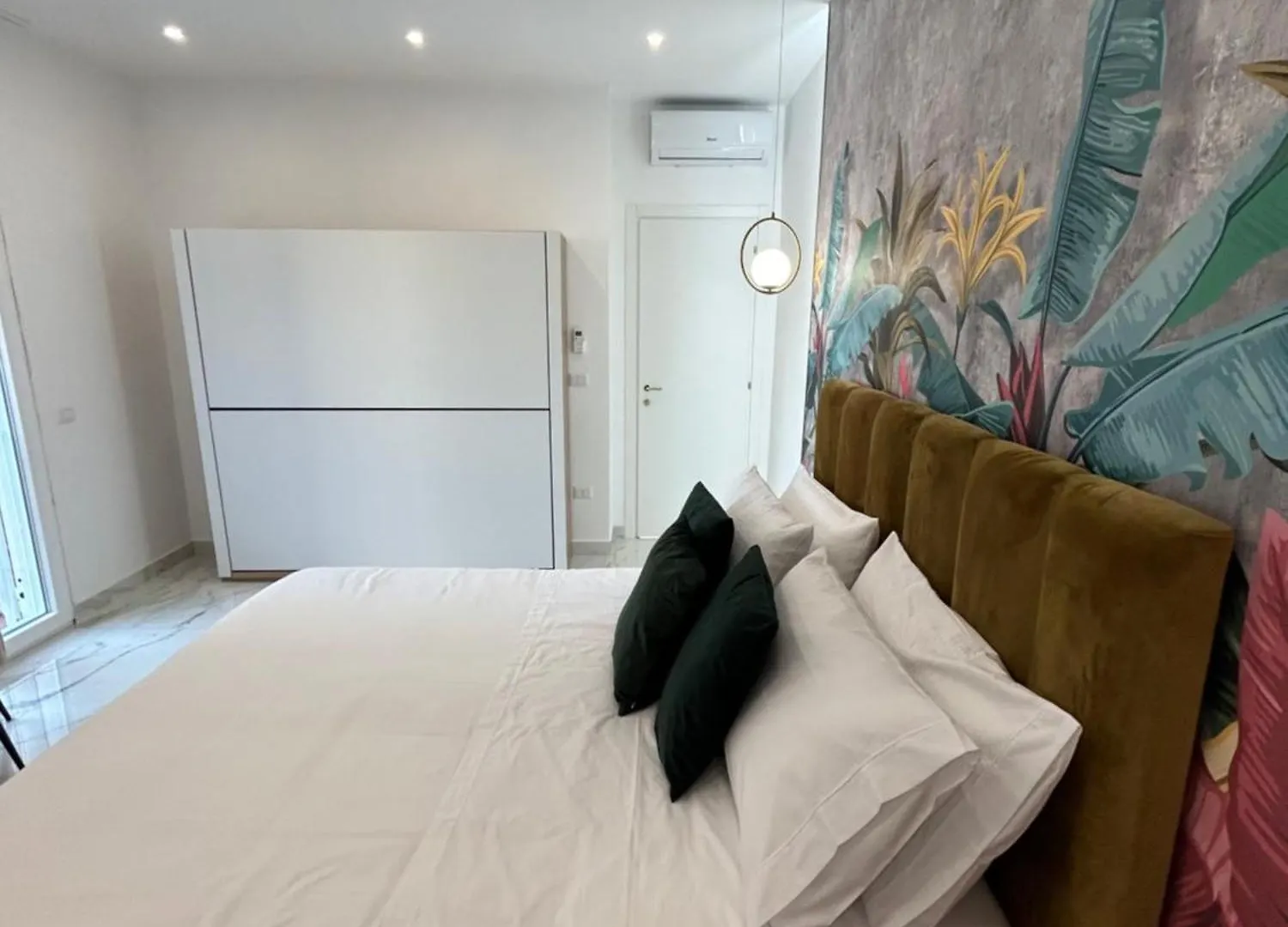 Savior Deluxe Rooms Naples