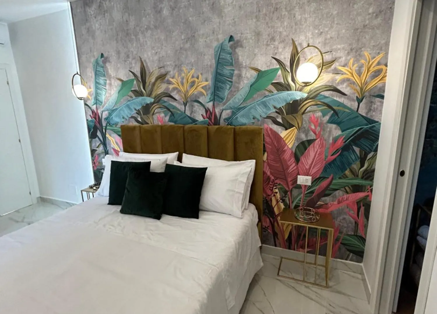 Savior Deluxe Rooms Naples Italy