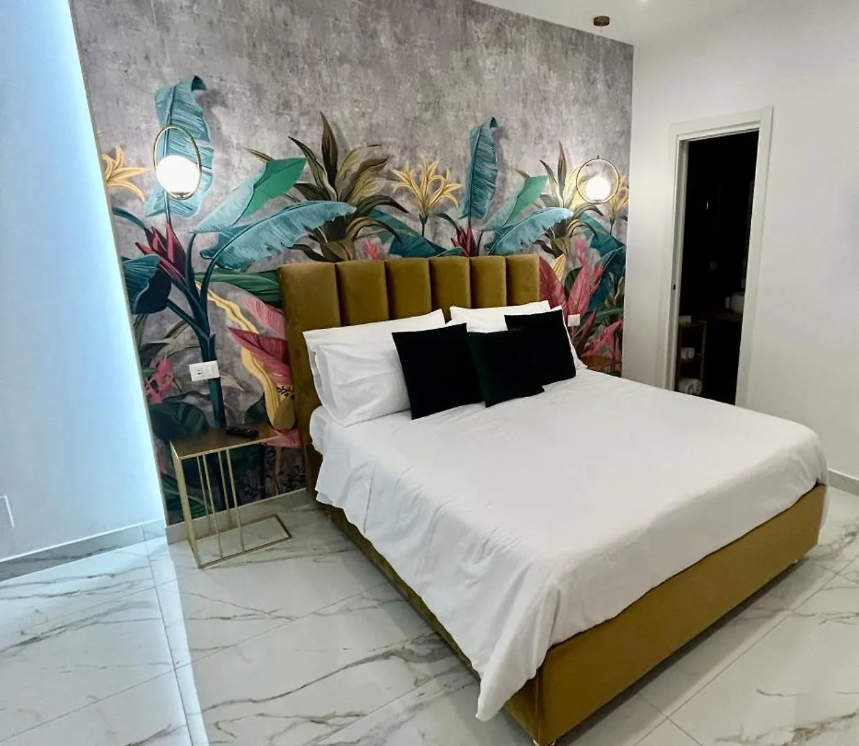 Savior Deluxe Rooms Naples Bed & Breakfast