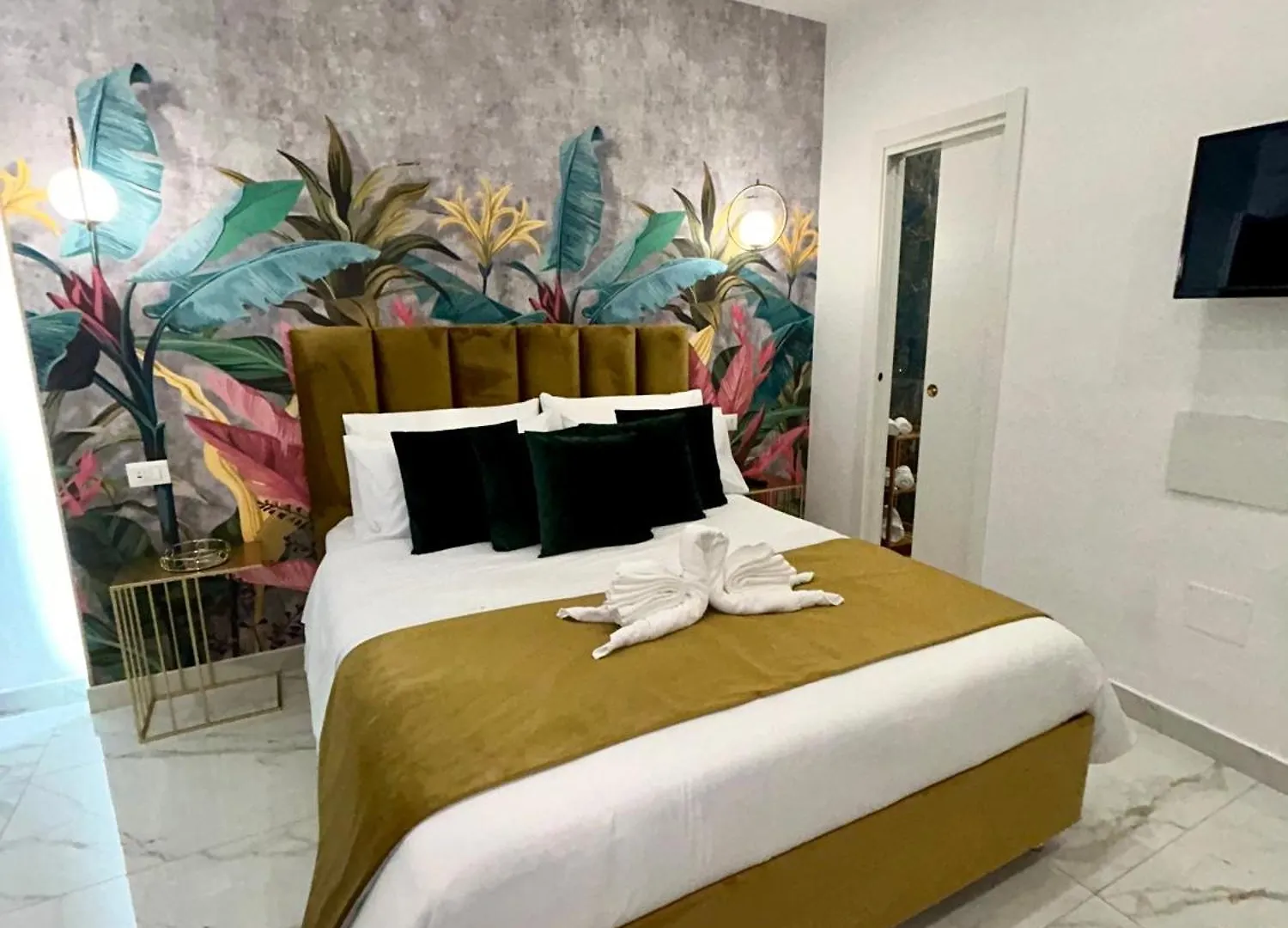Savior Deluxe Rooms Naples