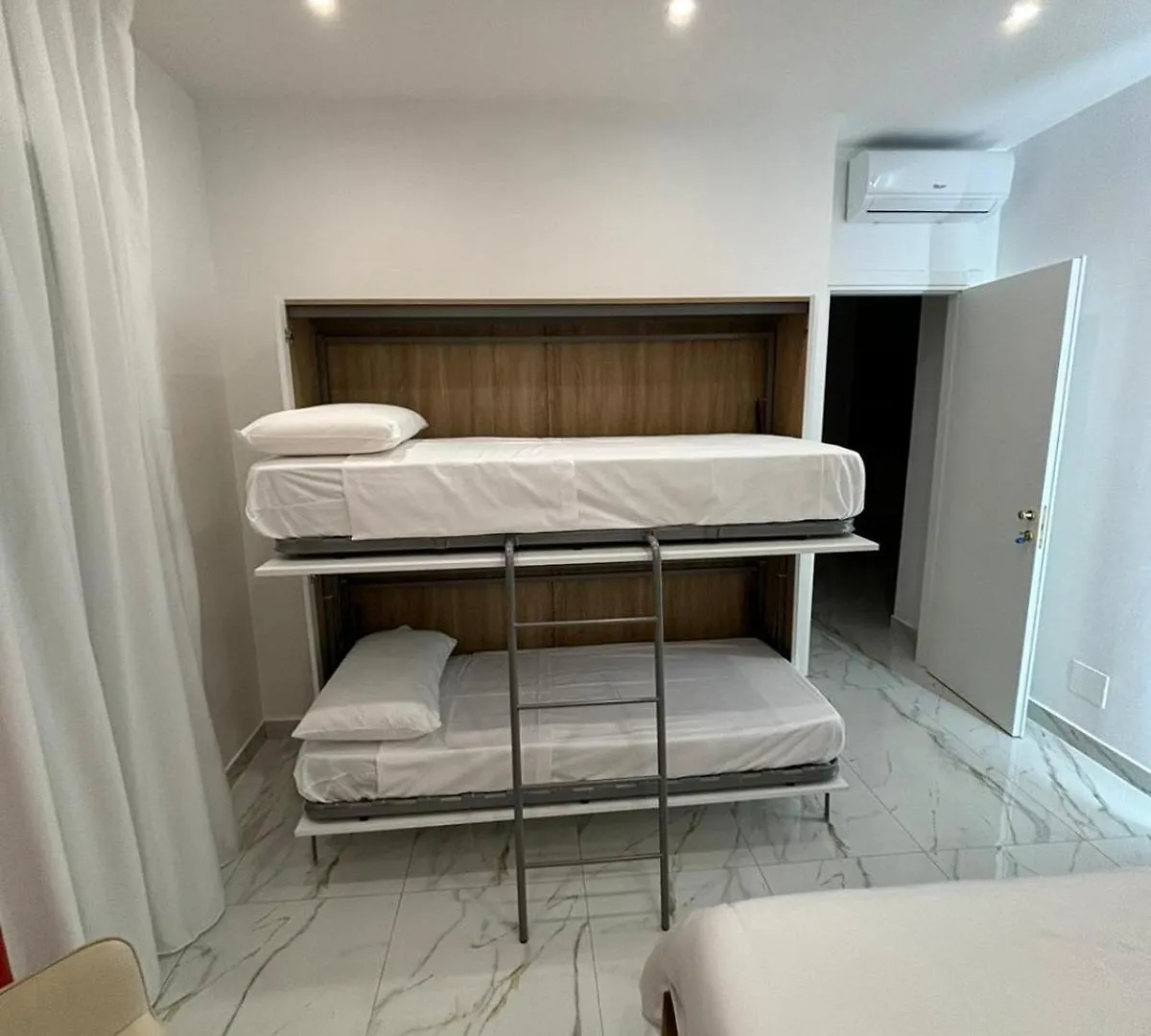 Savior Deluxe Rooms Napels