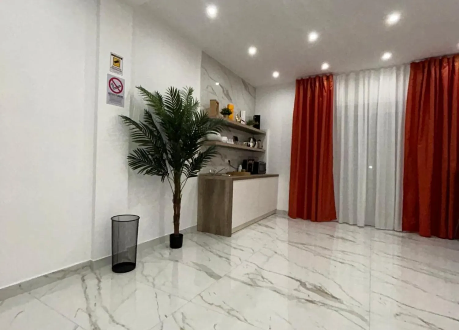 Savior Deluxe Rooms Naples 0*,  Italy